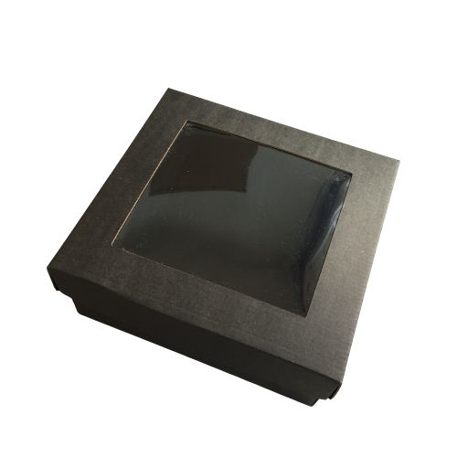 Melna kartona kaste ar caurspīdīgu lodziņu